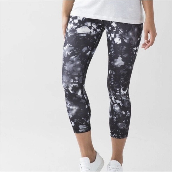 Lululemon Wunder Under Crop Hi-Rise Dusk Dye Black White Tie Dye Legging Women 6 - Picture 1 of 3